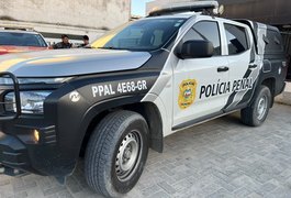Ao comparecer para assinatura no semiaberto, homem com mandado por roubo é preso pela Polícia Penal