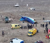 Avião fabricado pela Embraer, com mais de 60 pessoas, cai no Cazaquistão