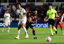 Triunfo do Vitória embola luta contra rebaixamento no Brasileirão