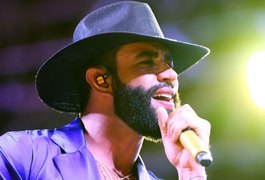 Empresário recebe 2 mil mensagens após ter celular citado em música e Justiça manda Gusttavo Lima pagar R$ 149 mil