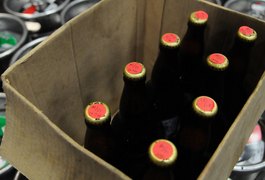 Por que cervejas não são vendidas em garrafas de plástico?