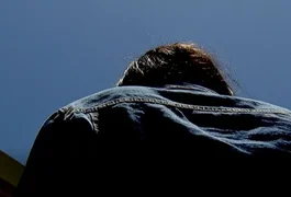 Jovem é agredida por ex-lutador de jiu-jitsu com socos e mata-leão durante tentativa de reconciliação em motel