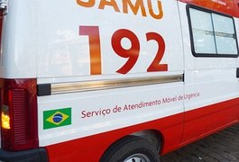 Homem é atropelado por moto e tem fratura exposta no bairro Canafístula, em Arapiraca