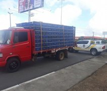 Operação apreende carga com 800 frangos sem nota fiscal em Limoeiro de Anadia