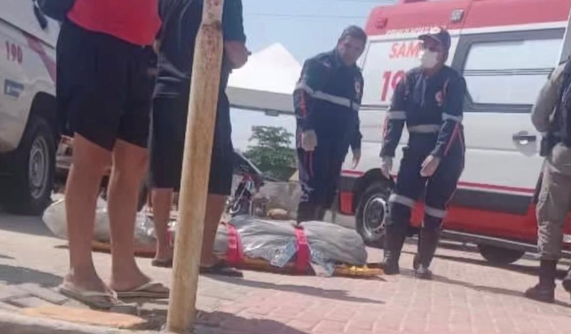 Homem morre após afogamento em área movimentada da praia da Barra de São Miguel