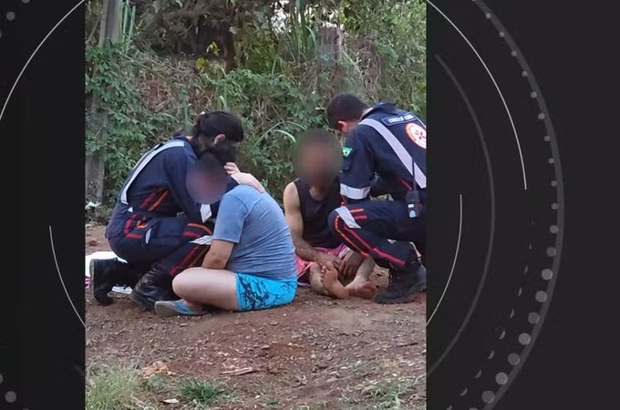 Socorristas são filmados acalmando pais que perderam filha de 7 anos em acidente de carro no Paraná