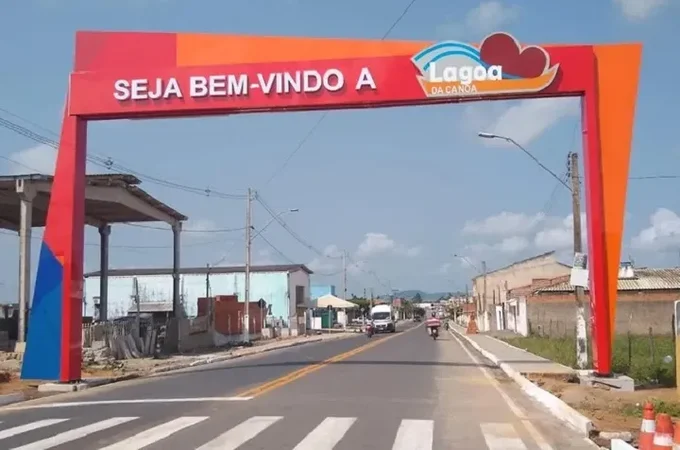 Polícia flagra criança de 11 anos pilotando moto pelas ruas de Lagoa da Canoa