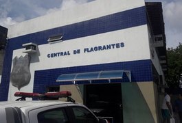 Homem é preso em flagrante suspeito de roubar relógio de R$ 80 mil de empresário, em Maceió