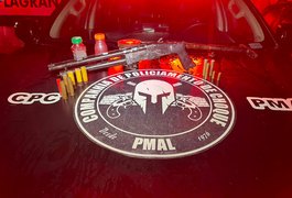 Companhia de Choque prende homem com arma de fabricação caseira no Benedito Bentes