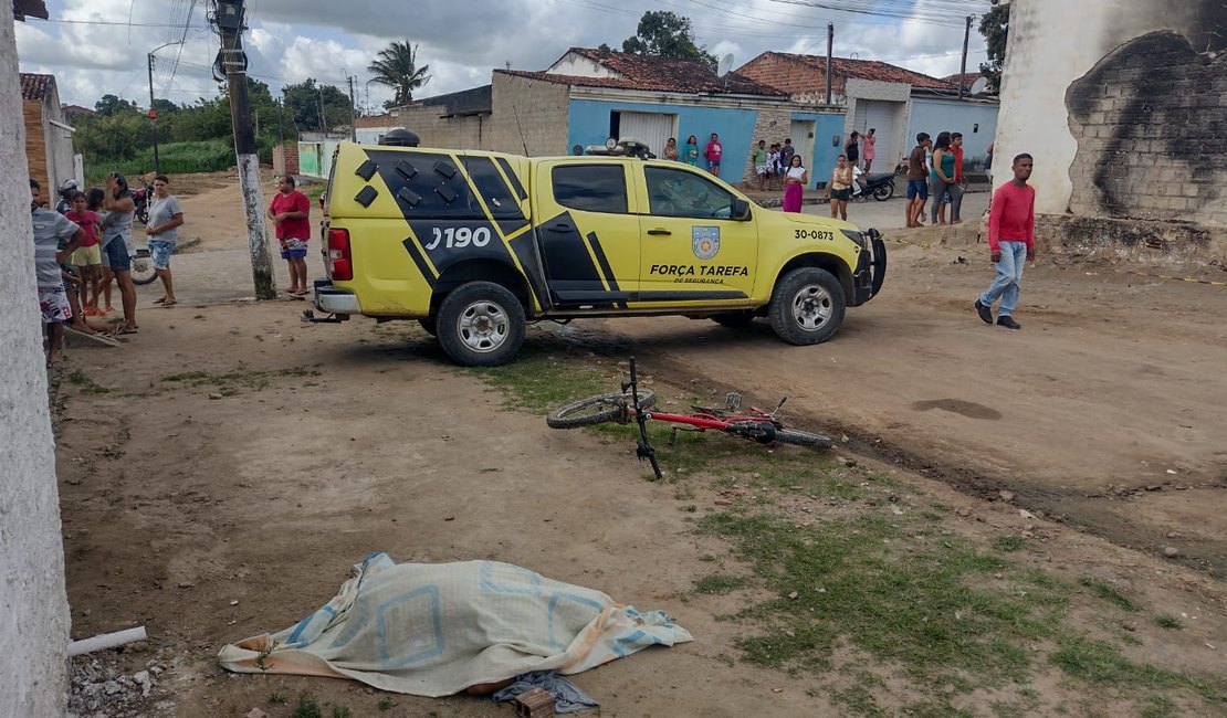 Ciclista é assassinado a tiros em via pública, em Arapiraca