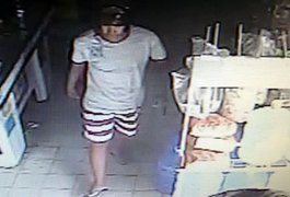 Homem furta em mercadinho e é flagrado pelas câmeras, em Arapiraca