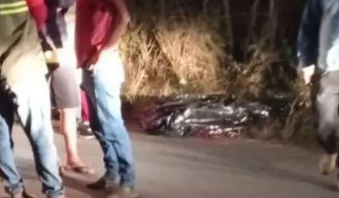 Jovem morre ao colidir moto contra cavalo solto em rodovia no interior de Alagoas