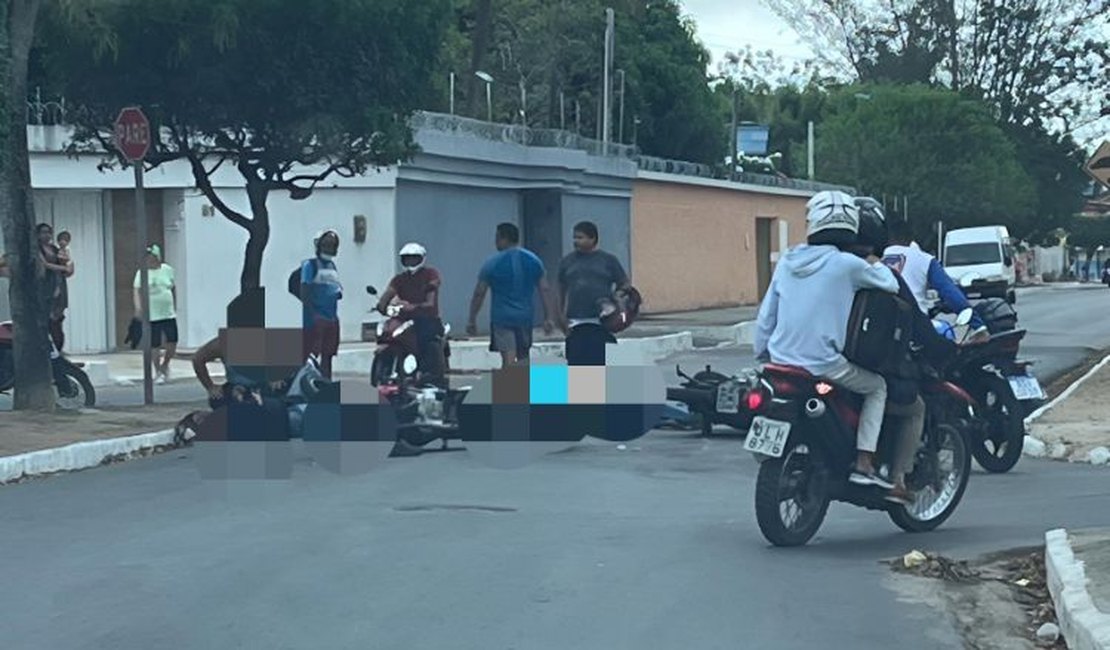 VÍDEO. Acidente em cruzamento deixa feridos no bairro Jardim Esperança; vítima teve celular furtado