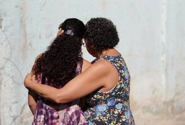 Cinco adolescentes estupram menina de 12 anos e filmam o crime
