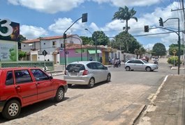 Prefeitura instala semáforo no bairro Cavaco