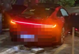 Motorista de Porsche atropelou homem que fazia exercício físico no Bosque das Arapiracas antes de batida contra árvore