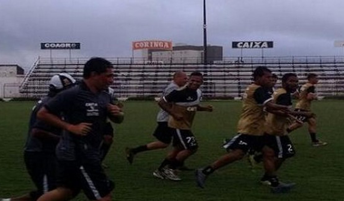 Elenco alvinegro se reapresenta com treino leve no Fumeirão