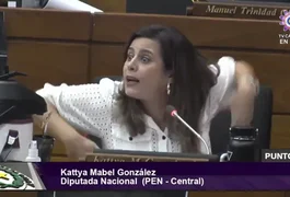 VÍDEO: Deputada paraguaia canta e dança Shakira enquanto discute com opositores