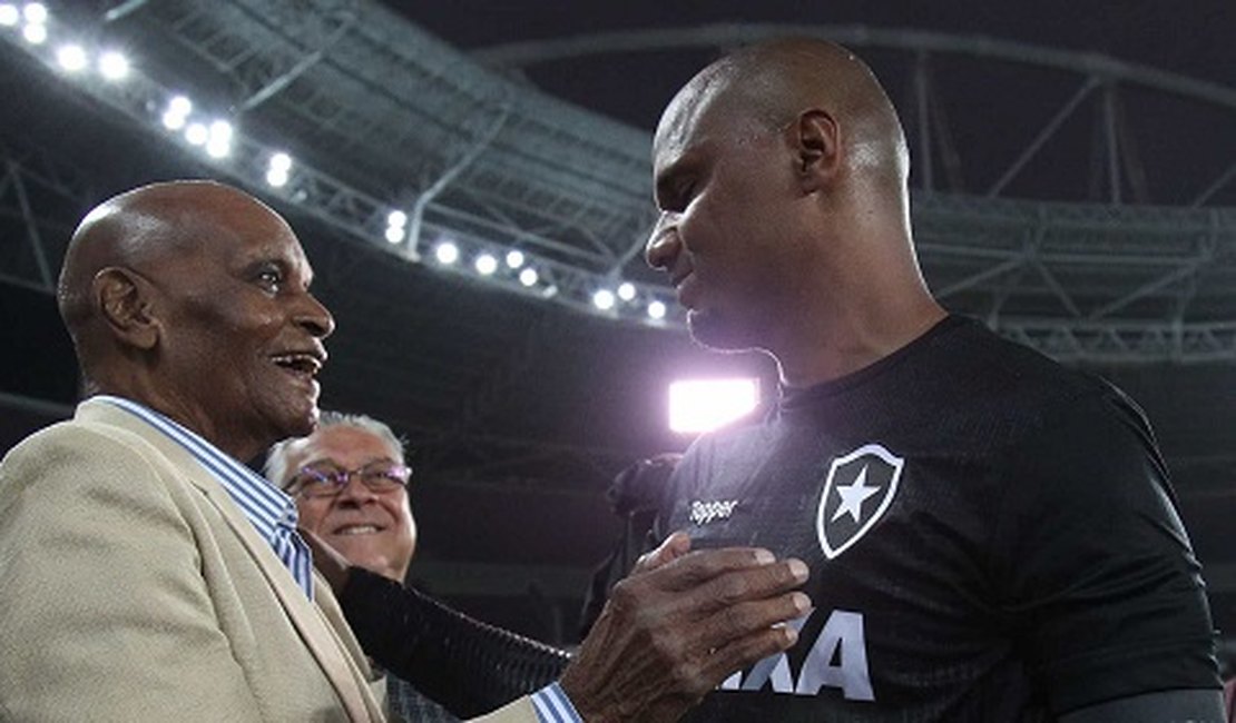 Morre ex-goleiro que fez história no Botafogo