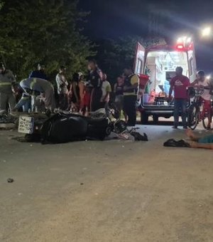 Condutor perde o controle da direção de motocicleta, colide em poste e morre, em São miguel dos Campos