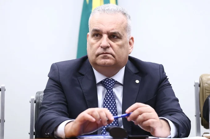 Alfredo Gaspar cobra explicações ao Ministério da Justiça sobre troca de delegado da PF em investigação do INSS