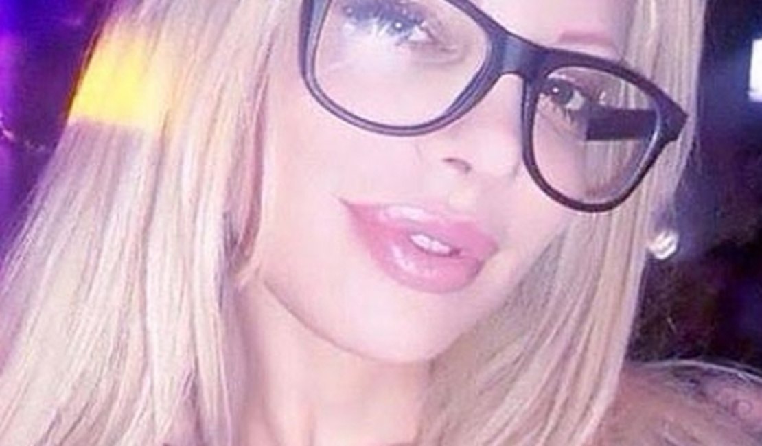 Modelo da Playboy diz que vai processar médico após silicone apodrecer no bumbum
