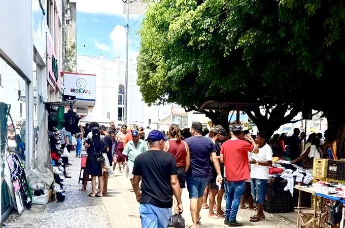Comércio de Arapiraca registra movimento acima do esperado na véspera de Natal