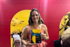 Policial militar alagoana eterniza pioneiras da PM em livro lançado na Bienal