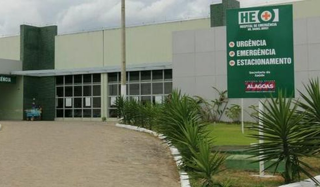 Homem fica ferido em colisão entre carro e moto no bairro Brasília, em Arapiraca