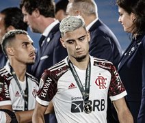 Andreas desaba em lágrimas nos braços da família e recebe carinho por retomada no Flamengo