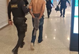 Homem é preso após tentar arrombar lojas e furtar produtos em shopping na parte baixa de Maceió