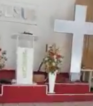 VÍDEO. Criminosos arrombam igreja e furtam equipamentos no bairro Canafístula