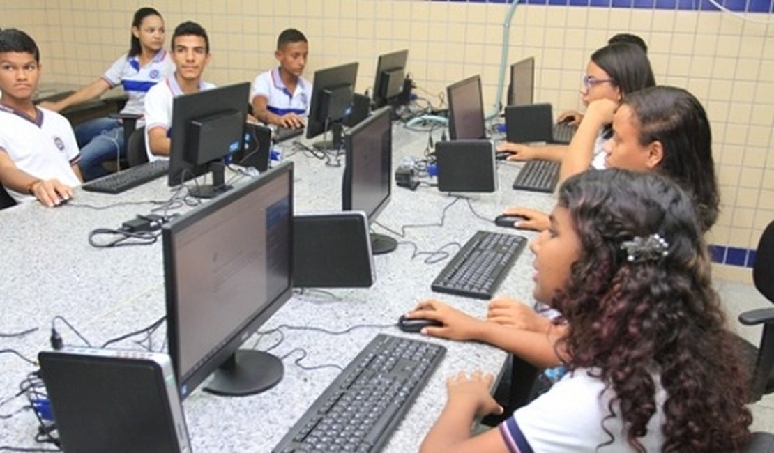 Governo de AL investe mais de R$2 milhões em informática nas escolas