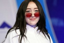 Irmã de Miley Cyrus vende frasco com lágrimas por 12 mil dólares