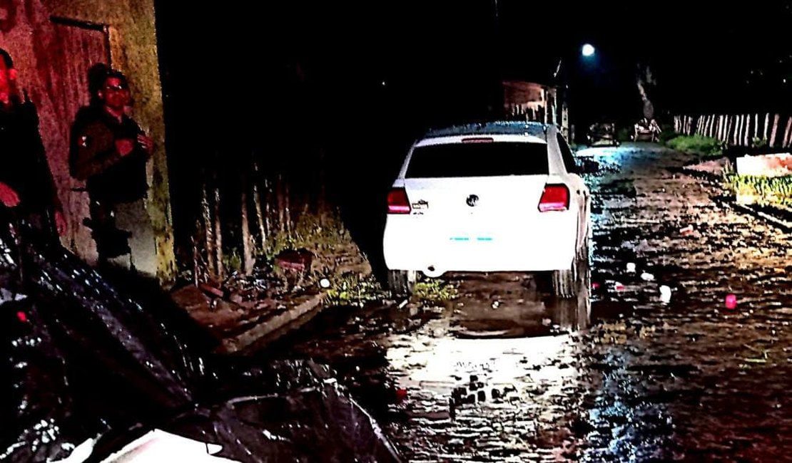 Polícia encontra carro utilizado em arrombamento de ótica em União e recupera produtos