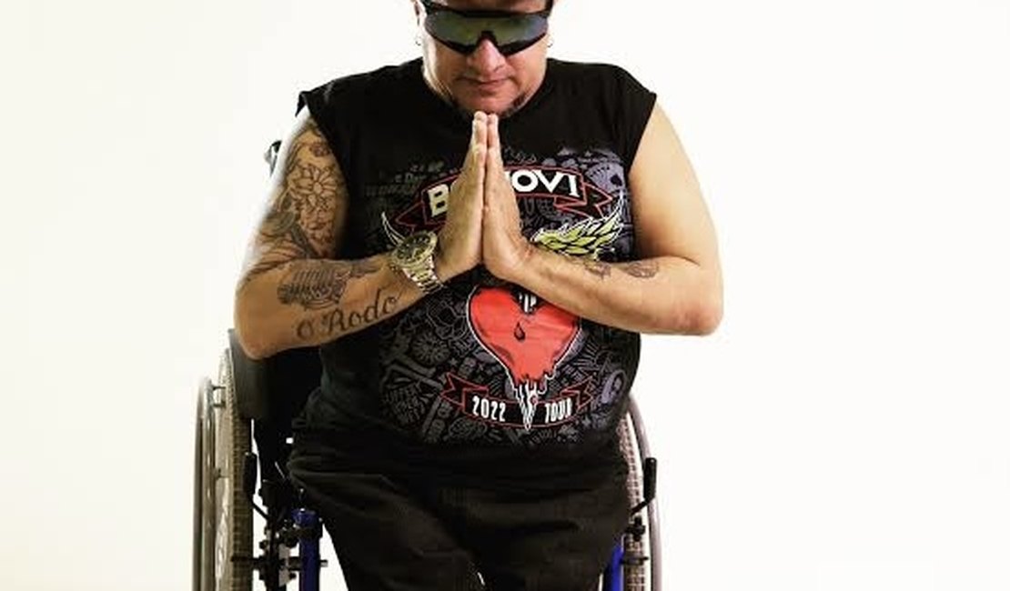 Kinho, cantor do Rodo, morre após mal estar na Bahia