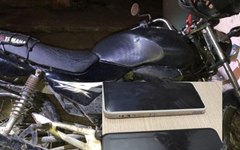 Moto de dupla suspeita e celulares roubados em Maceió