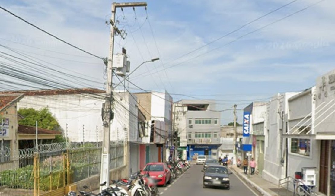 Mulher é morta a tiros enquanto aguardava carro por aplicativo no Centro de Arapiraca