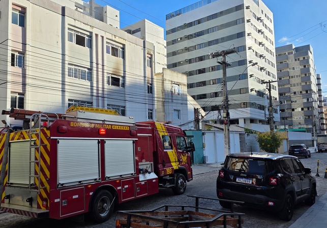 Incêndio atinge apartamento em prédio na Ponta Verde, em Maceió