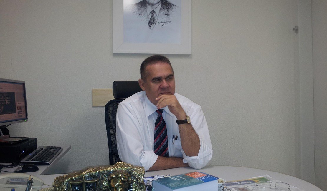 Juiz alagoano, apresentador da TV Mar, é intubado por complicações da covid-19