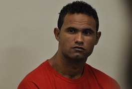 Chapecoense afirma que não pretende contratar goleiro Bruno