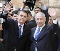 Bolsonaro vai a Muro das Lamentações com Netanyahu e faz pedido a Deus