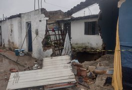 Cacimba desaba e assusta moradores no bairro Canafistula, em Arapiraca