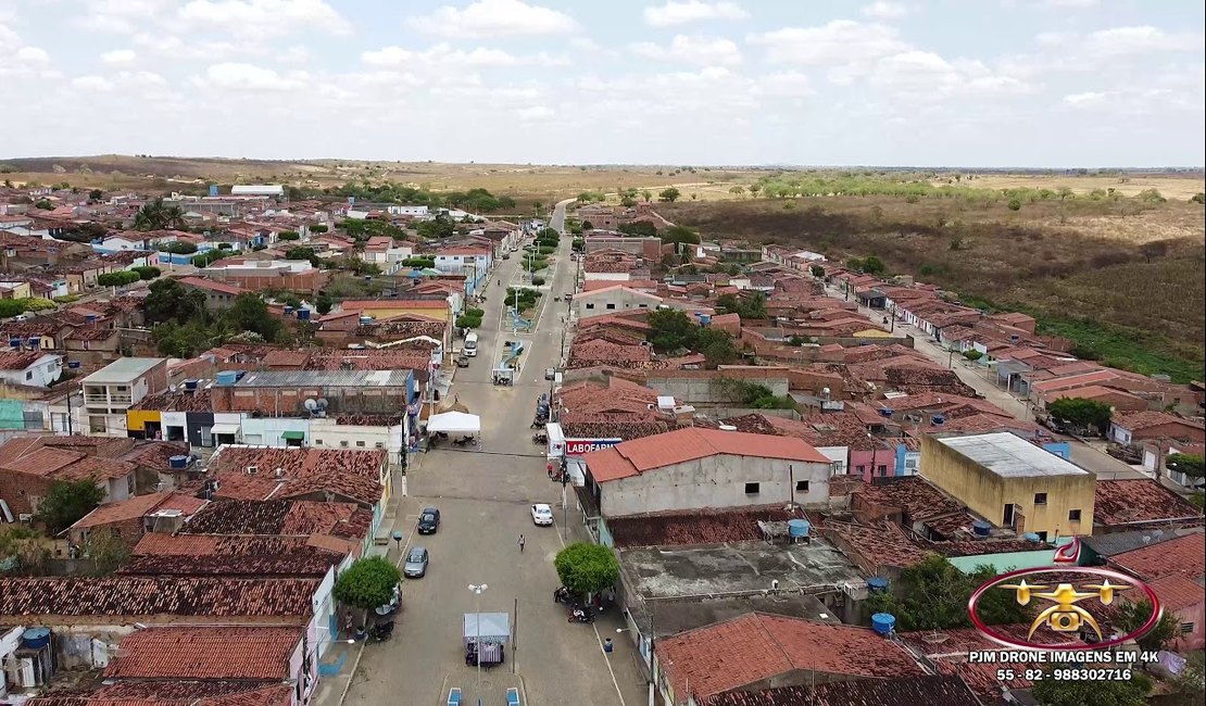 Homem furta vários celulares durante festa de emancipação política em Jaramataia e é preso enquanto lanchava