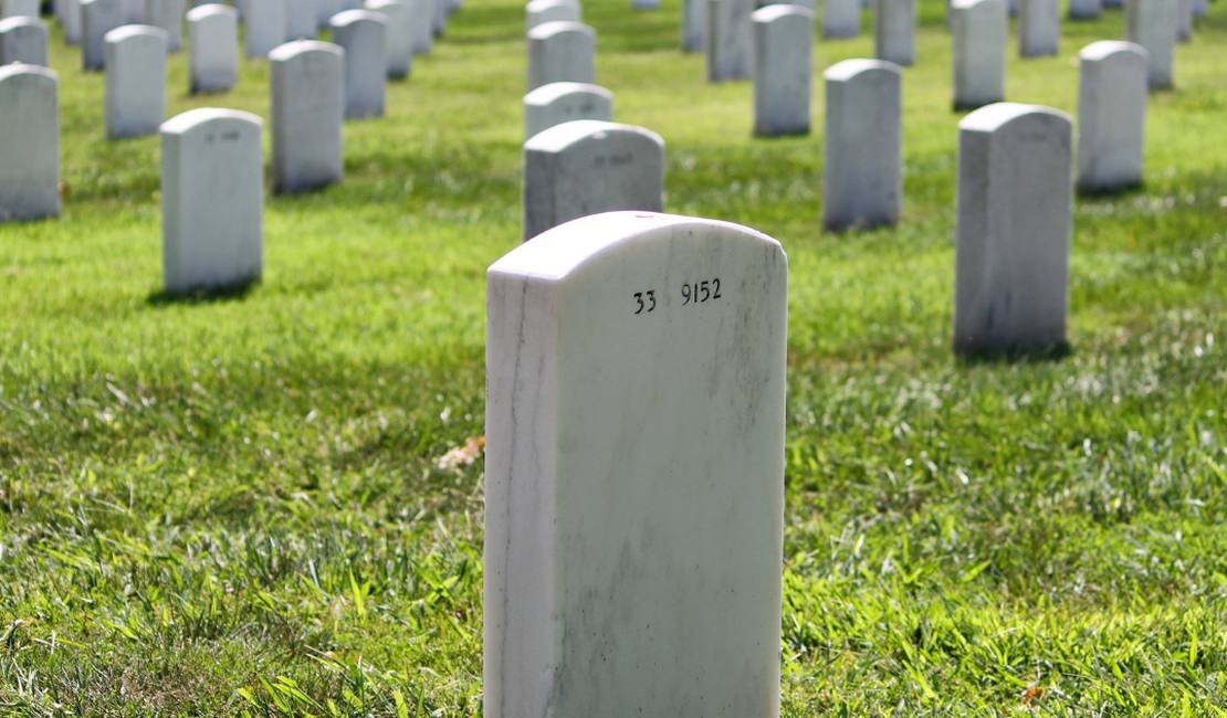 Advogado que matou homem em ritual satânico violava covas em cemitério