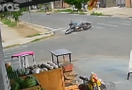 VÍDEO. Menino de 7 anos morre atropelado por motociclista sem CNH que apostava corrida