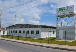 Homem é golpeado com garrafa de vidro na porta de casa em Maceió
