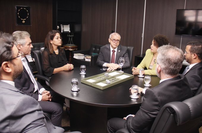 Corregedor-geral eleito, Fábio Ferrario recebe representantes da Arpen em reunião de transição