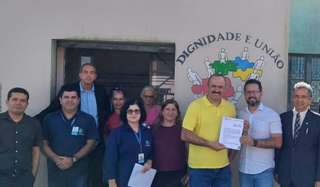 Associação comunitária do bairro Arnon de Melo recebe computador doado por órgãos públicos