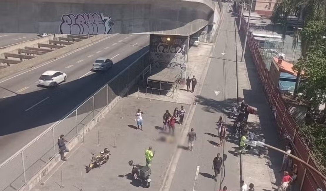 Mulher morre após cair de viaduto da Linha Amarela em acidente de moto na Zona Norte do Rio